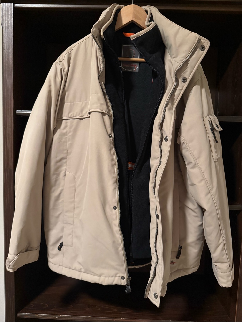 Weatherproof Cream Ski & Snowboard Jacket with Black Inner Layer